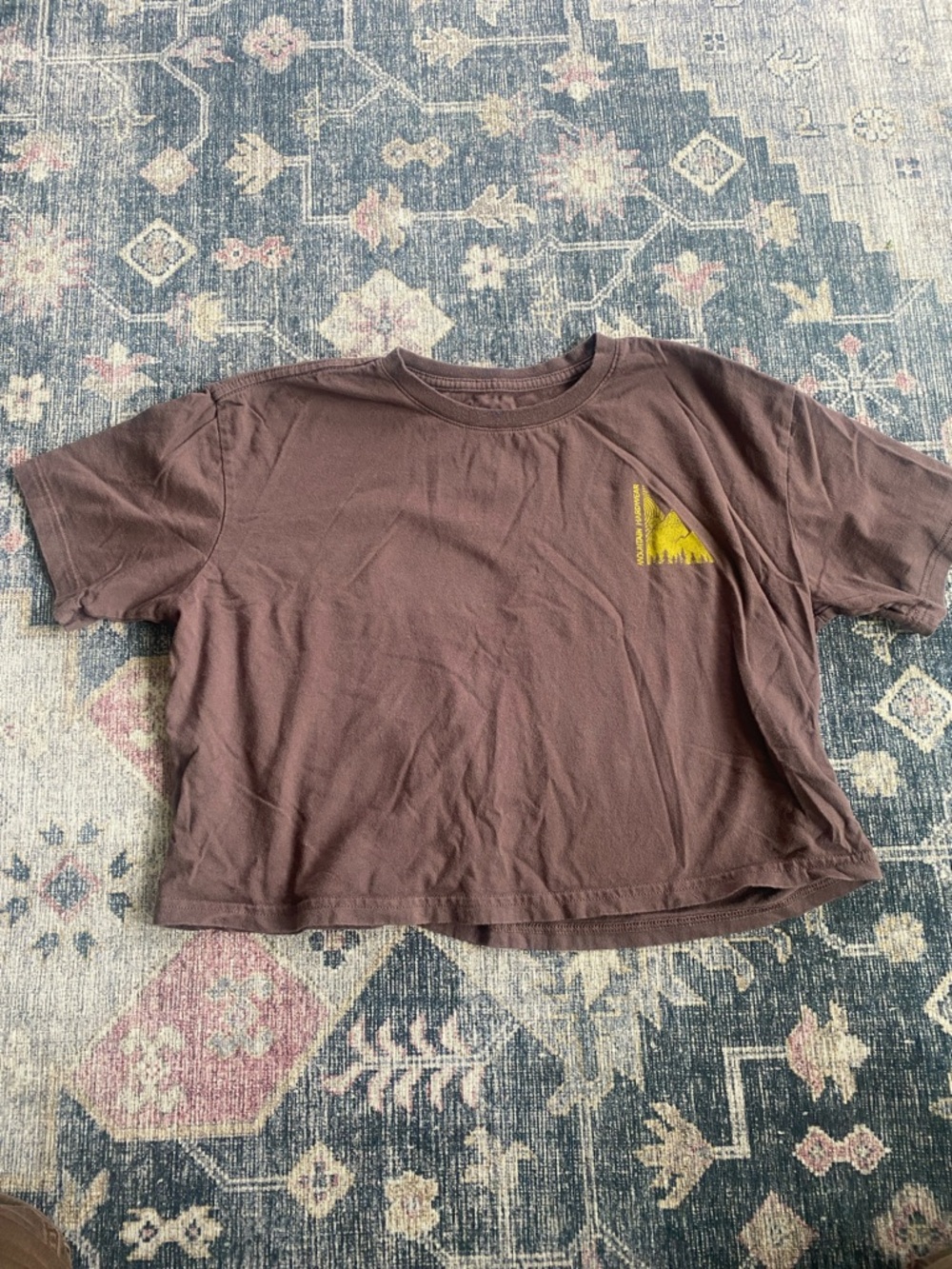 Women’s mountain hardwear maroon crop top size medium fits like small